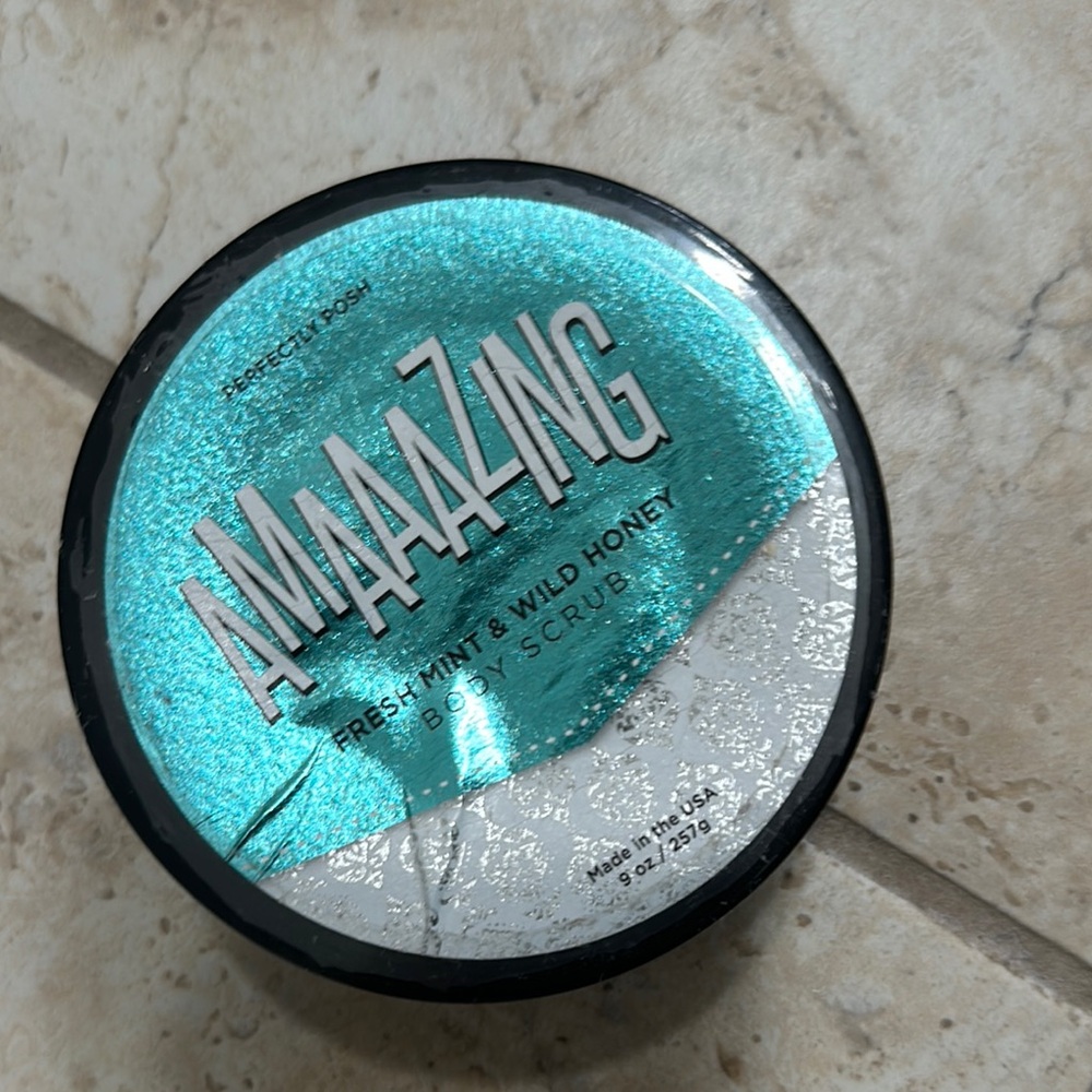 Perfectly Posh Amaazing Fresh Mint & Wild Honey Body Scrub - Blue and White